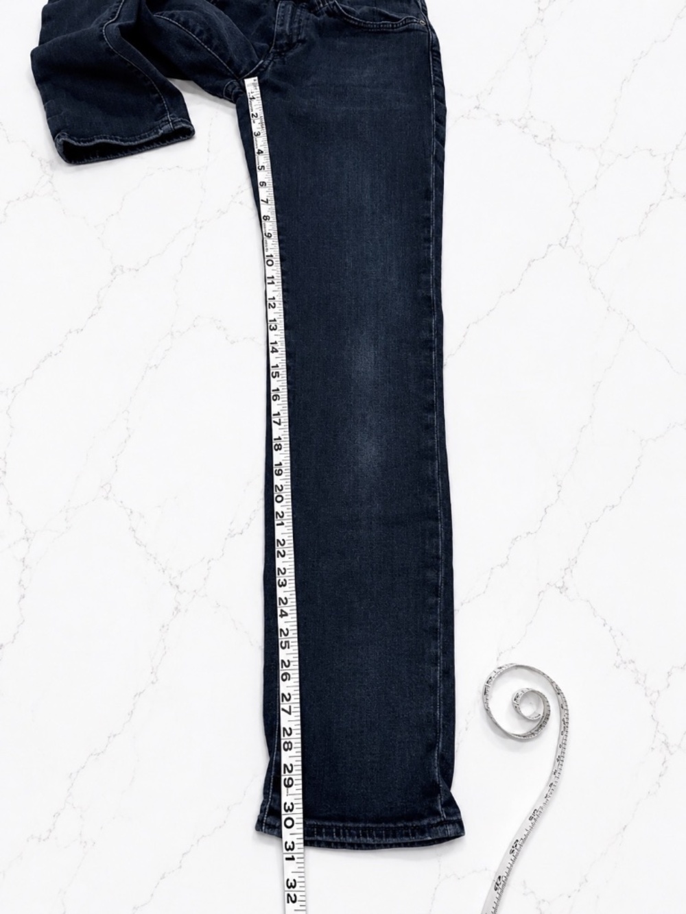 Mens Levi's Slim Jeans 28x31. - Picture 3 of 8